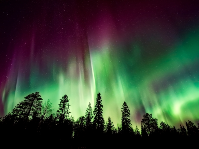 
<span style="color:#E94709">《★凡參加指定出發日且付訂，前十名旅客即可獲得ROOTS 蓋毯一份(市價$2,080)，限全程，數量有限，贈完為止！★》</span>
【玩美加族】加拿大極光~黃刀鎮冬賞極光3晚、極光村、玻璃帳篷、狗拉雪橇、雪上摩托車、西雅圖太空針塔、溫哥華１０日
