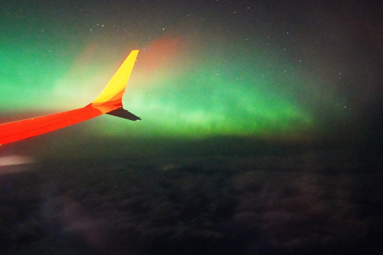 <span style="color:#E94709">《★凡參加指定出發日且付訂，前十名旅客即可獲得ROOTS 蓋毯一份(市價$2,080)，限全程，數量有限，贈完為止！★》</span>玩美加族～阿拉斯加幸福極光之旅8日【珍娜溫泉一晚、阿拉斯加帝王蟹餐】